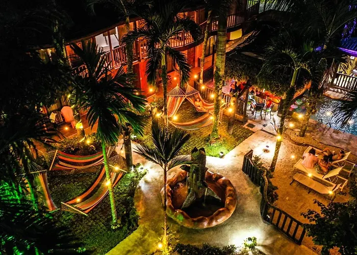 Hotel near College: Poshtel Arenal